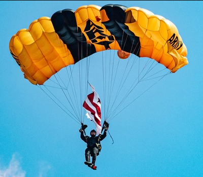 A_member_of_the_U.S._Army_Golden_Knights_parachute_team_performs